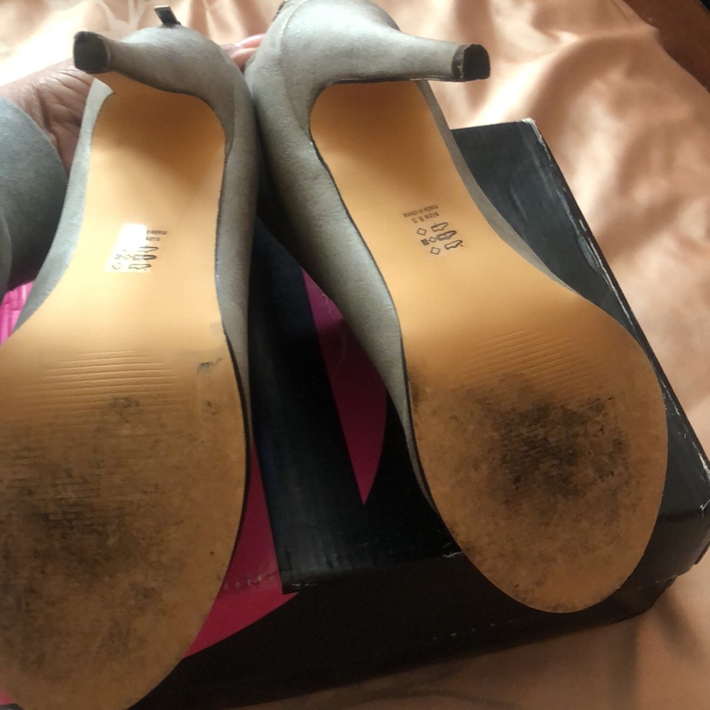 Beautiful Grey peep toe 3in heels - Picture 3 of 3